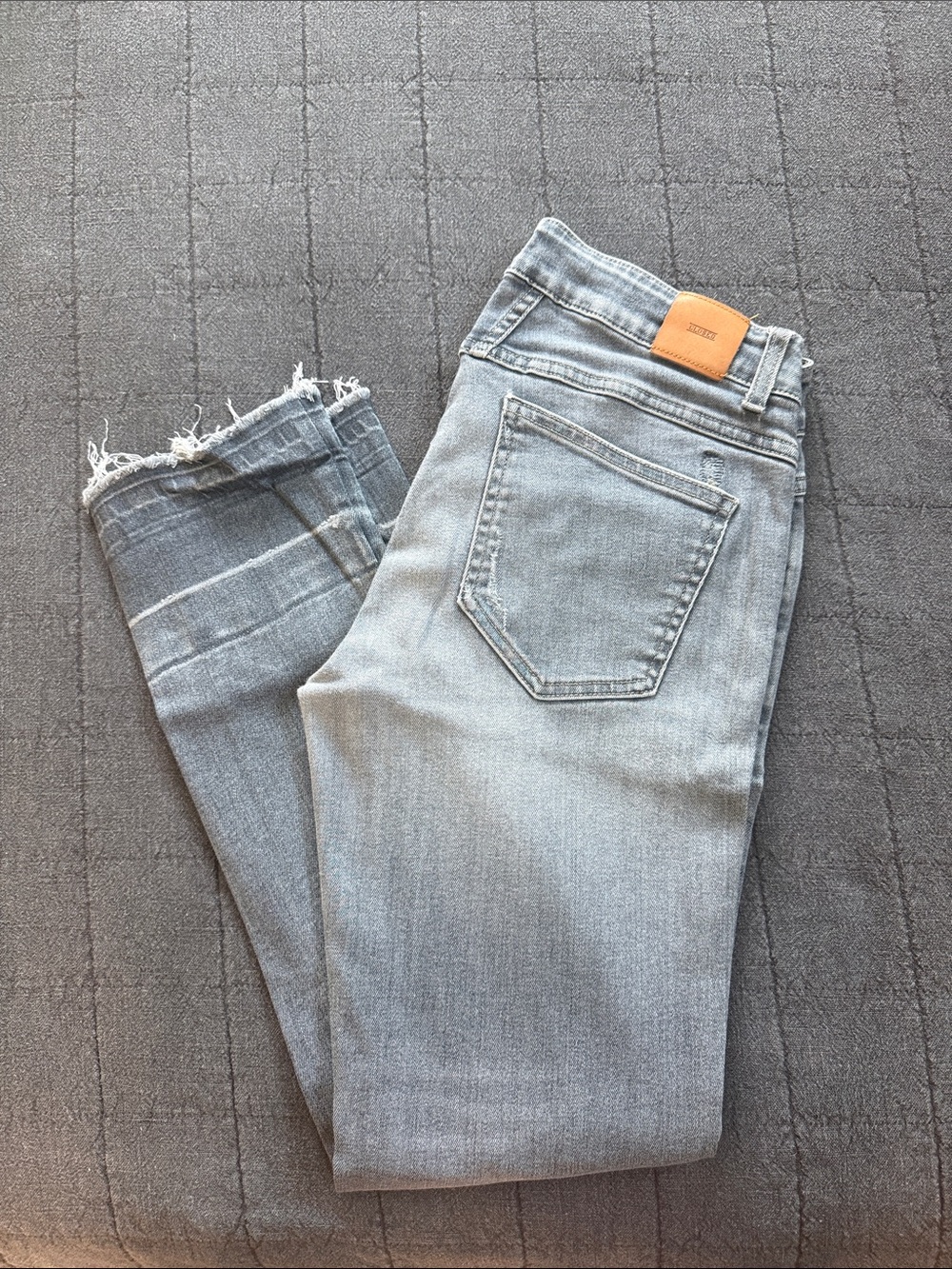 Closed Starlet Cropped Jean in Grey Distressed Wash